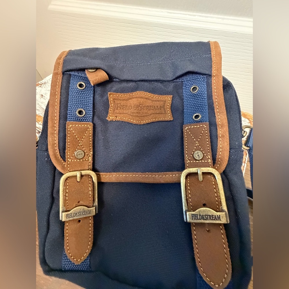Field & Stream Navy Canvas Crossbody Bag  Leather Trim Adjustable Strap Rugged